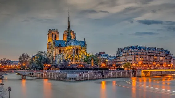 8-hour VIP Private Sightseeing and Shopping Tour in Paris