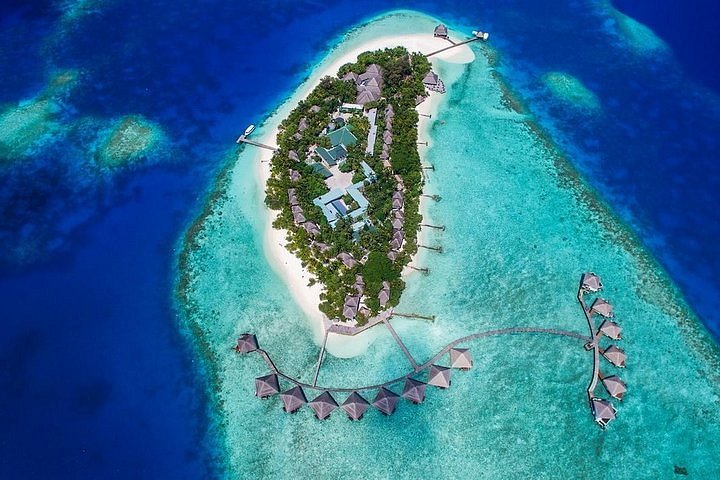 Maafushi: Adaaran Club Rannalhi resort day trip